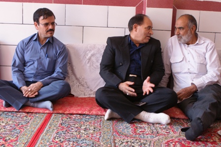 دیدار فرماندار زرند با خانواده شهیدان زمانی