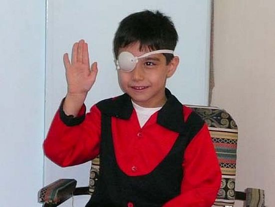 طرح پیشگیری از تنبلی چشم کودکان شهرستان زرند اغاز شد