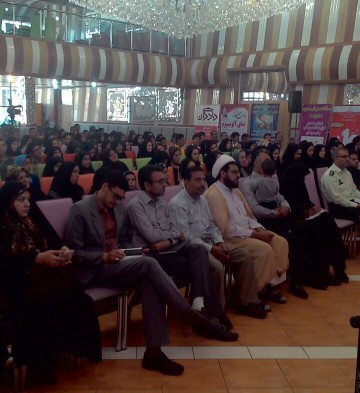 سمینار آموزشی با موضوع «خانواده سالم » در تالار خان سالار شهرستان زرند برگزار شد