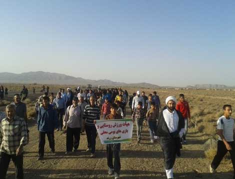 به مناسبت گرامیداشت هفته دولت همایش پیاده روی خانوادگی در منطقه دشتخاک زرند برگزار گردید