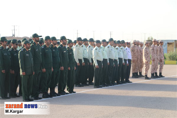 صبحگاه مشترک یگان های نظامی و انتظامی در ناحیه سپاه شهرستان زرند